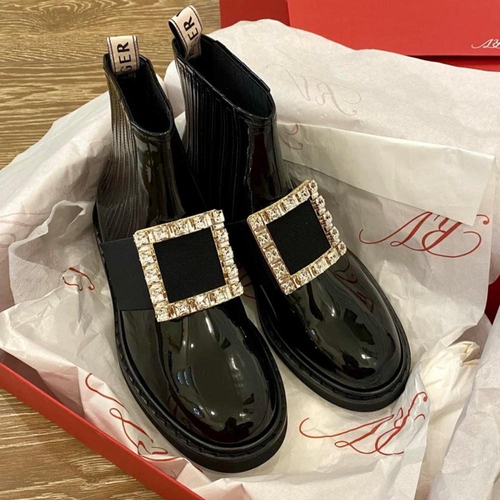 ROGER VIVIER
Viv' Rangers Patent Chelsea Booties with Crystal Buckle size 38